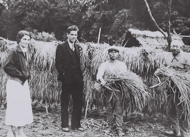 エンブリー夫妻と須恵村の村人（1936年）